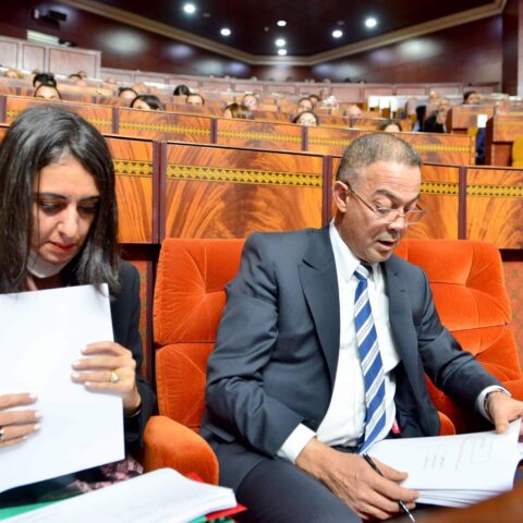280 مليار درهم «دون فائدة».. الأزمي يُحرج لقجع وخبير في التشريع المالي يُحدد المسؤولية