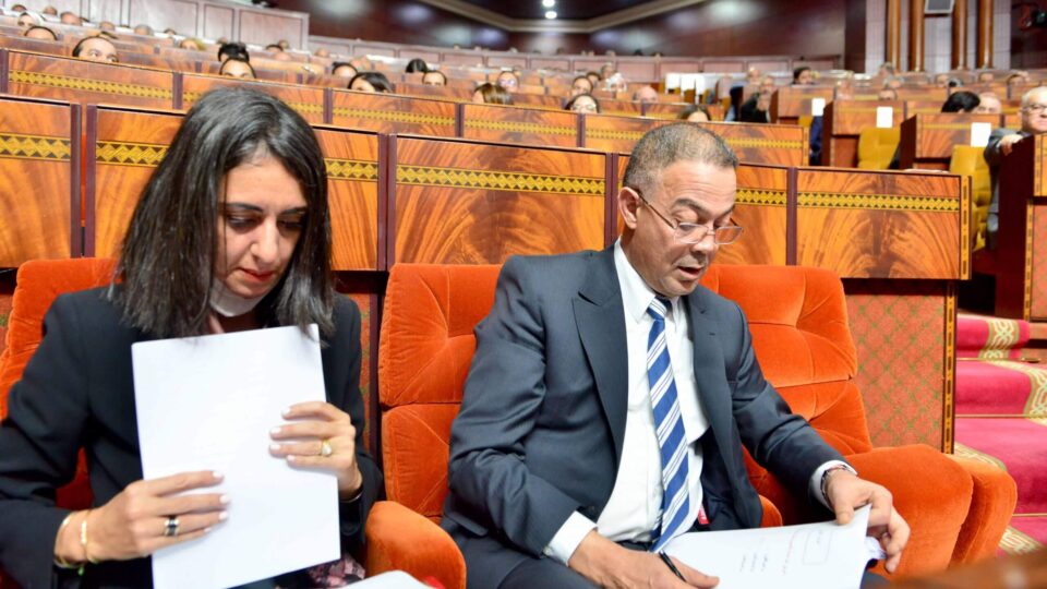 280 مليار درهم «دون فائدة».. الأزمي يُحرج لقجع وخبير في التشريع المالي يُحدد المسؤولية