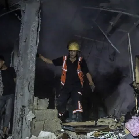 انتشال رفات 55 فلسطينيا من أنقاض منزل دمره الاحتلال خلال الإبادة بغزة