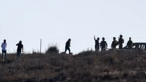 مستوطنون إسرائيليون يقتلون شابا بالضفة الغربية