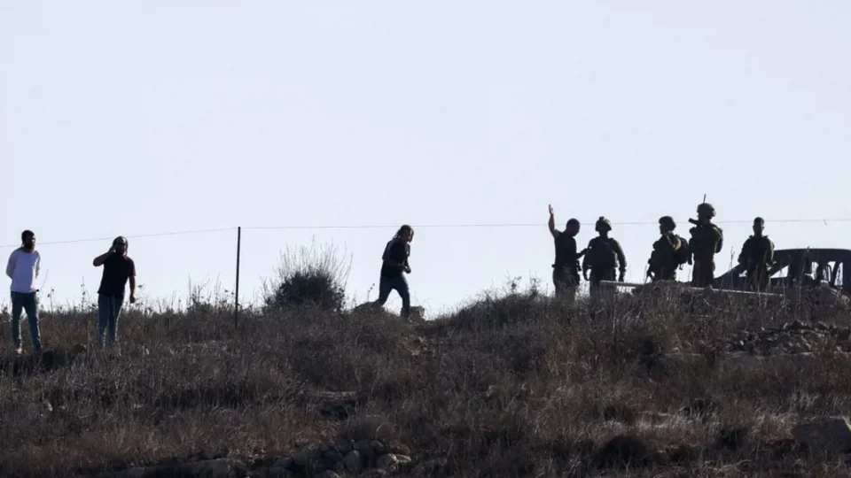 مستوطنون إسرائيليون يقتلون شابا بالضفة الغربية
