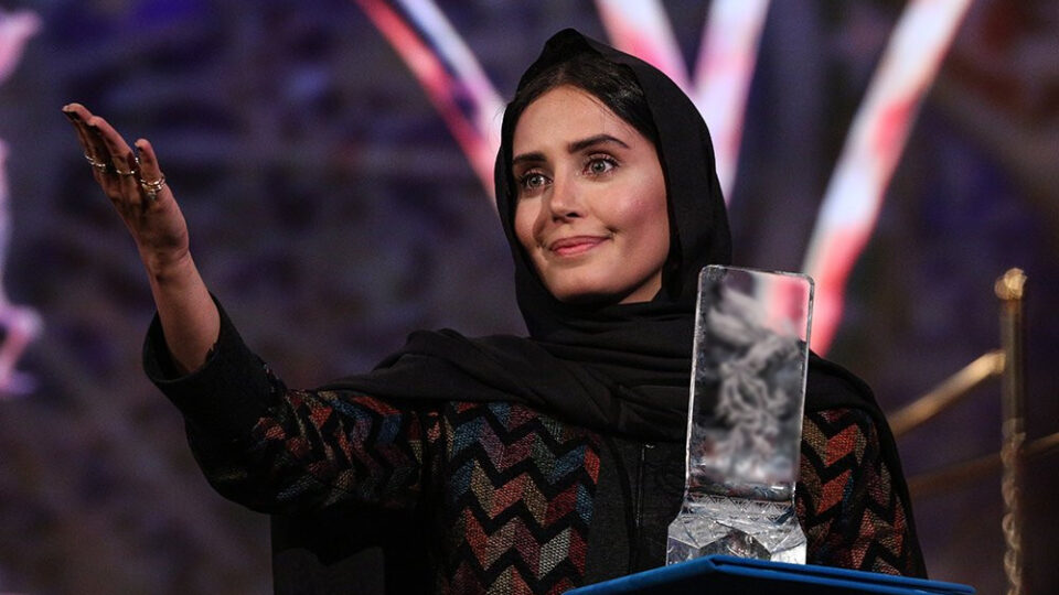 القضاء الإيراني يحكم على ممثلة بالسجن عاما لدعمها تظاهرات يناير