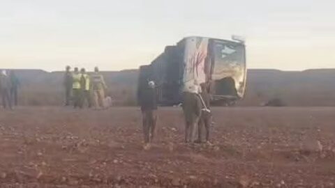 4 وفيات و25 مصابا في انقلاب حافلة لنقل المسافرين بإقليم زاكورة