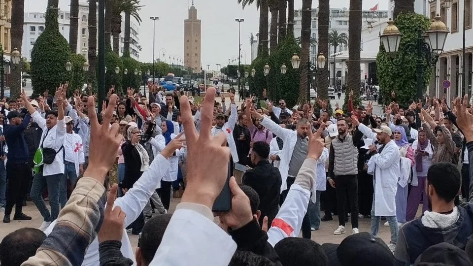 “المهام كثيرة والأجور هزيلة”.. القصة الكاملة لاحتجاجات “أساتذة التعليم الأولي”