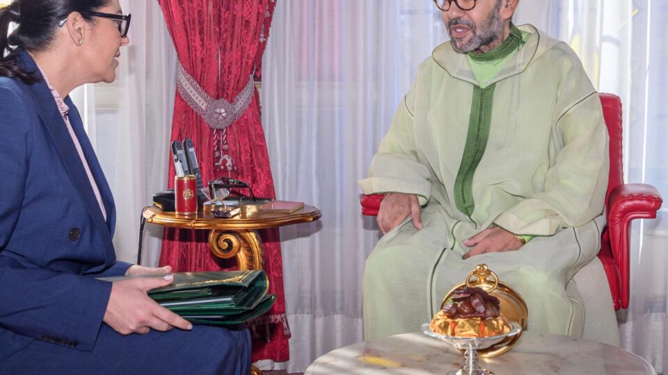 بعدما شكّلت أغلبيتها.. الملك يستقبل المنصوري ويتمنى لها التوفيق