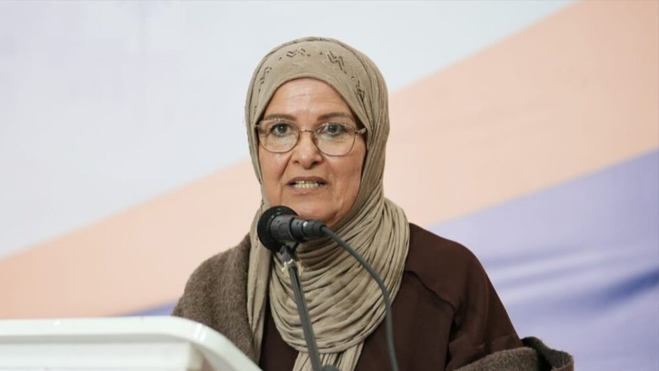 بعد اعتذارها عن التعليق على الخطاب الملكي.. فاطمة وشاي ترد على منتقديها: “لم أتسرع”