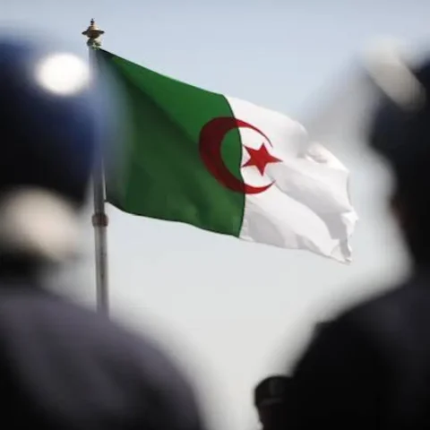 الجزائر تعلن توقيف 61 مغربيا وتتهمهم بالتخطيط لأعمال تخريبية