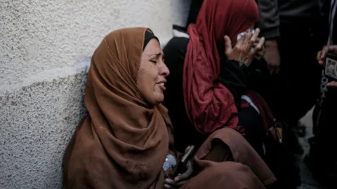 الاحتلال يقتل 12 ألفا و500 سيدة بغزة و28 بالضفة
