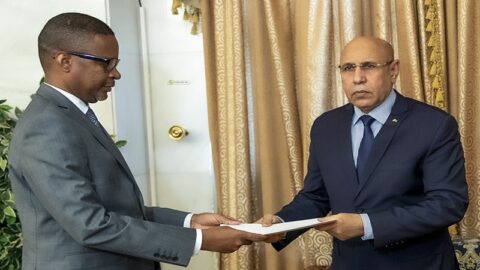 الوزير الأول الموريتاني يقدم استقالة حكومته