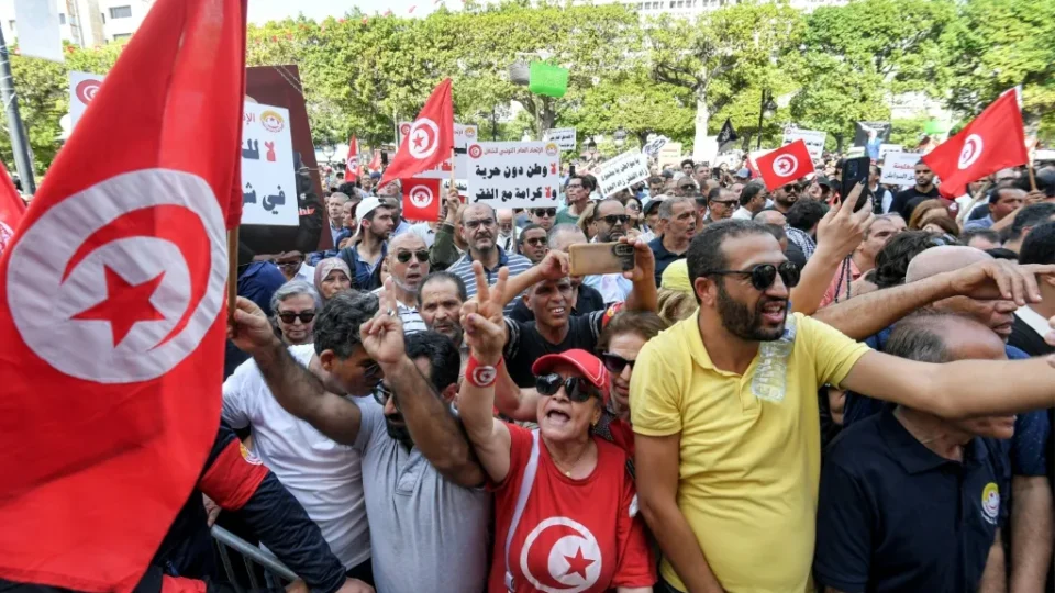 مظاهرة في تونس ضد غلاء المعيشة وللمطالبة باحترام الحريات