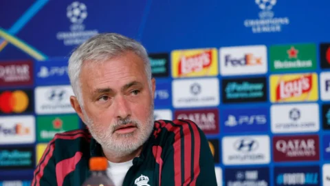 “لا أحد فوق المساءلة”.. مورينيو يحذر لاعبي ريال مدريد