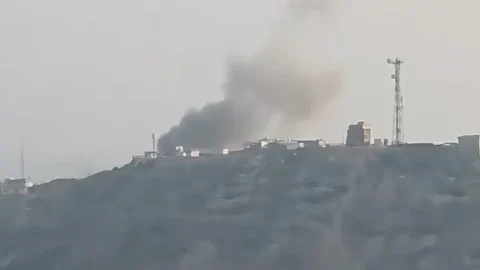 أسفر عن مقتل 4 أشخاص.. هجوم صاروخي للحوثيين على القصر الرئاسي